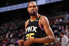 杜兰特意外战胜西班牙队，重返赛场引爆全场！